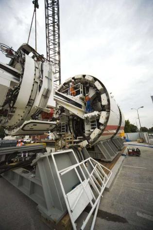 Montaż urządzenia TBM na stacji Rondo Daszyńskiego  / fot. inzynieria.com