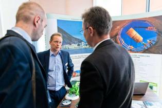 Stoiska firmowe podczas I Konferencji Budownictwo Podziemne 2015 / Dyskusje kuluarowe / fot. Quality Studio dla www.inzynieria.com