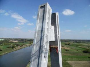 Budowa S7 od węzła Rybitwy (Christo Botewa) do węzła  Igołomska z przeprawą mostową przez Wisłę W Krakowie (kwiecień 2016 r.). Fot. www.s7botewaigolomska.pl