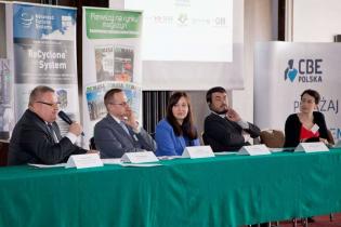 Od lewej: Andrzej Drewniak - Miejski Zakład Gospodarki Odpadami Komunalnymi w Koninie, Jakub Bator - Krakowski Holding Komunalny, Lidia Warnel - MPEC w Olsztynie, Barthelemy Fourment - Tiru, Marta Gurin - Confederation of European Waste-to-Energy Plants /