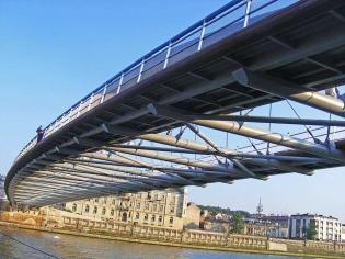 Budowa kładki - stan na 13.08.2010; fot.: inzynieria.com