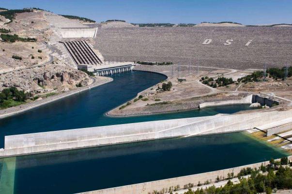 Zdjęcie Na listę najbardziej spektakularnych wpisuje się także zapora Atatürk w Turcji. Jej wysokość to 166 m. Fot. Shutterstock
