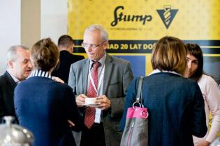 Stoiska firmowe podczas I Konferencji Budownictwo Podziemne 2015 / Dyskusje kuluarowe / fot. Quality Studio dla www.inzynieria.com