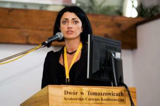 Katarzyna Połańska-Zarychta z KERAMO-STEINZEUG N.V. Oddział w Polsce prowadzi rozważania na temat warunków technicznych, jakich powinien wymagać zarządca drogi od inwestorów / fot. inzynieria.com