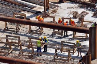 Zbrojenie płyty dennej podziemnego tunelu, stan na wrzesień 2011 / fot. Link PR