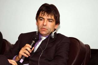 Jacek Jaworski z firmy Hekobentonity wypowiada się w trakcie panelu dyskusyjnego na temat  stanu obecnego i perspektyw rozwoju płynów wiertniczych / fot. inzynieria.com