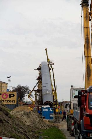 Budowa kładki - stan na 30.03.2010; fot.: inzynieria.com