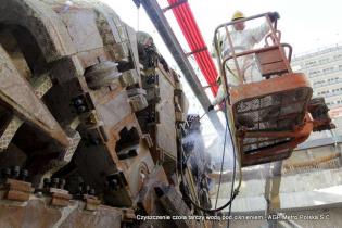 Przegląd techniczny obu tarcz TBM. Fot.  z archiwum AGP Metro Polska / stan na 06.09.2012 r.