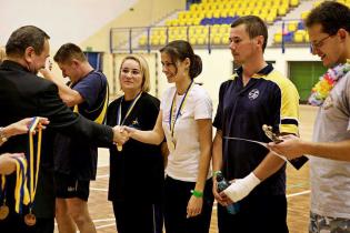 Spartakiada 2012 - turniej dwóch ogni - dekoracja zwycięzców / fot. z archiwum Katowickich Wodociągów S.A.