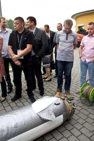 Pokaz na żywo - proces instalacji wykładziny CIPP firmy Brandenburger utwardzanej promieniami UV - Artur Bakaj, Grzegorz Owczarek, PPHU 