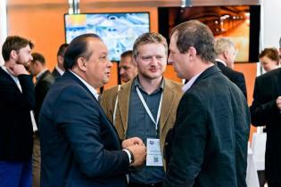 Stoiska firmowe podczas I Konferencji Budownictwo Podziemne 2015 / Dyskusje kuluarowe / fot. Quality Studio dla www.inzynieria.com