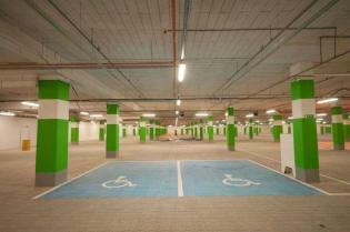 Galeria Bronowice - parking. Fot. z archiwum Open Media