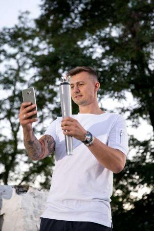 Oficjalne otwarcie spartakiady, Krzysztof Ignaczak zapala znicz / fot. Quality Studio dla www.inzynieria.com