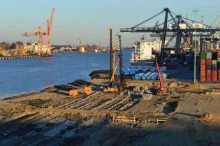 Budowa Nabrzeża Bułgarskiego i Nabrzeża Zamykającego w Porcie Gdynia. Fot. ArcelorMittal