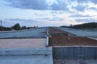 Wzmocnienia podłoża przy przejściu podziemnym pod ul. Rypińską. Stan na październik 2012 / fot. Link PR