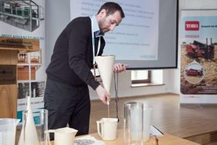 Pomiary płuczek wiertniczych / fot. Quality Studio dla www.inzynieria.com