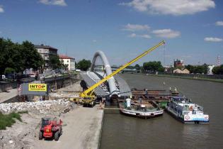 Budowa kładki - stan na 18.06.2010; fot.: INTOP Tarnobrzeg