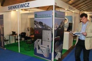 Wystawa maszyn i urządzeń w trakcie bydgoskich targów WOD-KAN 2011. Fot. www.inzynieria.com