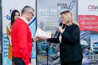 Wręczanie nagrody zwycięzcy konkursu / fot. Quality Studio dla www.inzynieria.com