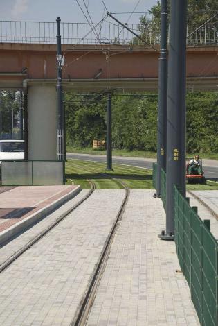 Gotowy odcinek szybkiego tramwaju przy ul. Herlinga Grudzińskiego i Klimeckiego. Stan na 11 sierpnia 2010
