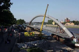 Budowa kładki - stan na 18.06.2010; fot.: INTOP Tarnobrzeg