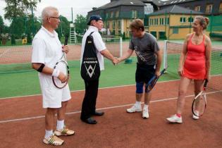 Robert Wójcik z firmy Per Aarsleff Polska sp. z o.o. przyjmuje gratulacje od pozostałych zawodników. Fot. Quality Studio dla www.inzynieria.com