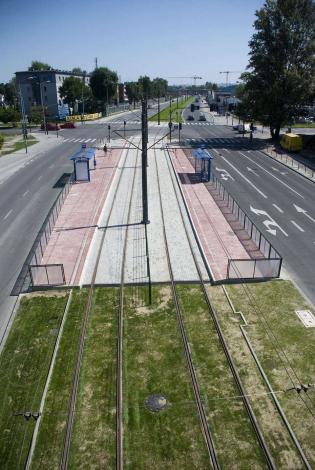 Gotowy odcinek szybkiego tramwaju przy ul. Herlinga Grudzińskiego i Klimeckiego. Stan na 11 sierpnia 2010
