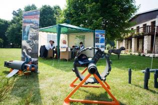 Stoisko wystawiennicze firmy COLLI EQUIPMENT S.R.L. oraz czteronożny uczestnik naszej Konferencji