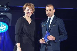 Od lewej: Karin Ahl - prezes FTTH Council Europe i Xavier Rodiguez-Martin - DSTelecom. Nagrodą FTTH za rozbudowę sieci FTTH na terenach wiejskich w północnej i południowej części kraju / fot. Quality