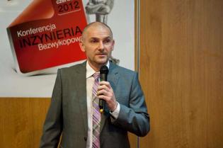 Rury GRP produkowane technologią nawojową stosowane do bezwykopowej renowacji rurociągów ciśnieniowych i grawitacyjnych - Robert Walczak, AMITECH POLAND sp. z o.o. Fot. Quality Studio dla www.inzynieria.com