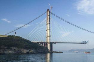 Budowa mostu nad cieśniną Bosfor. Fot. 3kopru.com