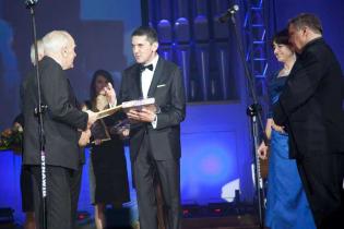 Stanisław Furman - wyróżnienie w kategorii Nagroda Specjalna, Tomasz Szuba - Wiceprzewodniczący Małopolskiego Oddziału ZMRP, Grażyna Czopek - Przewodnicząca Małopolskiego Oddziału ZMRP. Fot. www.inzynieria.com