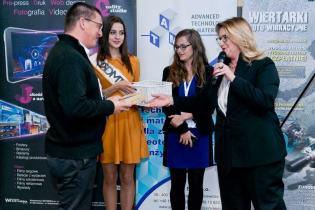 Wręczanie nagrody zwycięzcy konkursu / fot. Quality Studio dla www.inzynieria.com