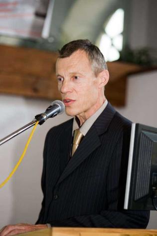 Technologie odnowy sieci wodociągowych stosowane w Polsce omawia dr inż. Andrzej Kolonko z Politechniki Wrocławskiej. Wskazuje również na nowe możliwości przyśpieszenia realizacji programu poprawy jakości wody docierającej do odbiorców / fot. inzynieria.c