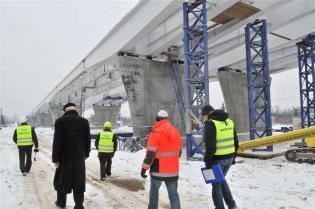 Stalowe elementy konstrukcji na podporach. Stan na luty 2012 / fot. Link PR