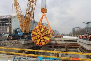 Umieszczenie TBM Anna w szybie - 04.04. 2012 r. / fot. z archiwum AGP Metro Polska