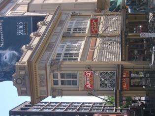 Najmniejszy komercyjny budynek w Portland (Oregon, USA). Fot. Ajbenj