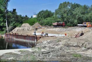 Budowa nabrzeża, bazy startowej dla budowy sztucznej wyspy dla Wiśle, stan na maj 2011 / fot. Link PR