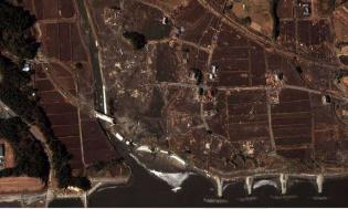 Most Kengaya / Fot. DigitalGlobe