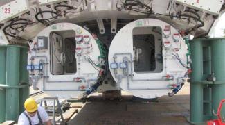 Widok na komory dekompresyjne od wewnątrz. W komorach obsługa maszyny TBM przechodzić będzie dekompresję. Fot. Gdańskie Inwestycje Komunalne sp. z o.o. (stan na 2 sierpnia 2012 r.)