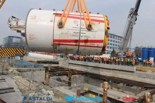 Umieszczenie TBM Anna w szybie - 04.04.2012 r. / fot. z archiwum AGP Metro Polska