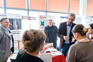 Stoiska firmowe podczas I Konferencji Budownictwo Podziemne 2015 / Dyskusje kuluarowe / fot. Quality Studio dla www.inzynieria.com