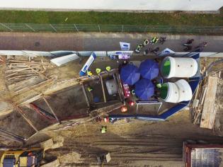 Pokaz odcinka kanalizacji zbudowanego z rur żelbetowych z okładziną PEHD o profilu jajowym – największych z oferty HABA-Beton. Fot. Quality Studio dla www.inzynieria.com