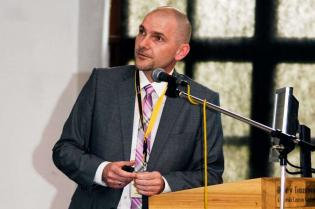 Możliwości zastosowania w technologiach bezwykopowych rur przeciskowych z polimerobetonu PRC firmy Meyer omawia Robert Walczak, Amitech Poland sp. z o.o. / fot. inzynieria.com