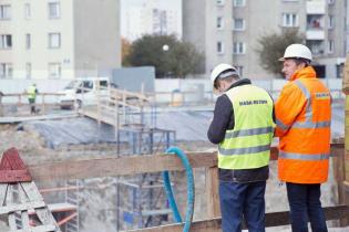 Pokaz odcinka kanalizacji zbudowanego z rur żelbetowych z okładziną PEHD o profilu jajowym – największych z oferty HABA-Beton. Fot. Quality Studio dla www.inzynieria.com