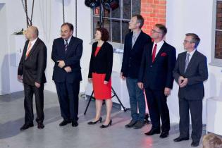 Od lewej: dr hab. inż. Adam Wysokowski, prof. UZ, Uniwersytet Zielonogórski, dr inż. Karol Ryż z Politechniki Krakowskiej, dr inż. Teresa Nowak z Uniwersytetu Zielonogórskiego, dr inż. Andrzej Kolonko z Politechniki Wrocławskiej, Paweł Kośmider, prezes Wy