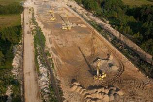 Budowa autostrady A4, Tarnów-Korczowa (2010). W ramach budowy nowego odcinka autostrady A4, między Tarnowem a Korczową, Keller Polska wykonała większość robót związanych ze wzmocnieniem gruntu. Zakres prac był imponujący: 923,000 mb kolumn żwirowych, 295,