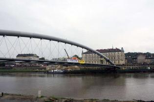 Przekładanie kładki nad Wisłą -  20.06.2010; fot.: INTOP Tarnobrzeg