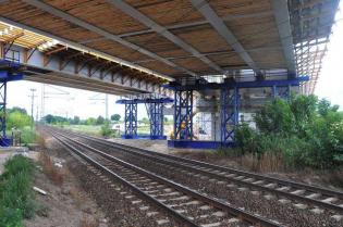 Deskowanie na wiadukcie kolejowym. Stan na sierpień 2012 / fot. Link PR