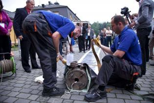 Pokaz na żywo - proces instalacji wykładziny CIPP firmy Brandenburger utwardzanej promieniami UV - Artur Bakaj, Grzegorz Owczarek, PPHU 